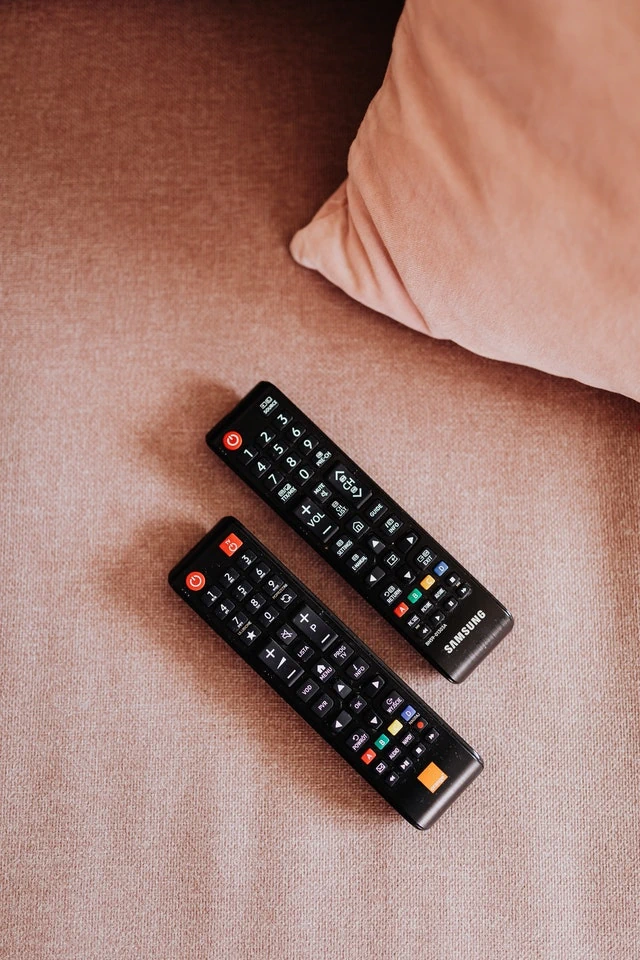 controles-remotos-pexels-karolina-grabowska-5202918 controles remotos